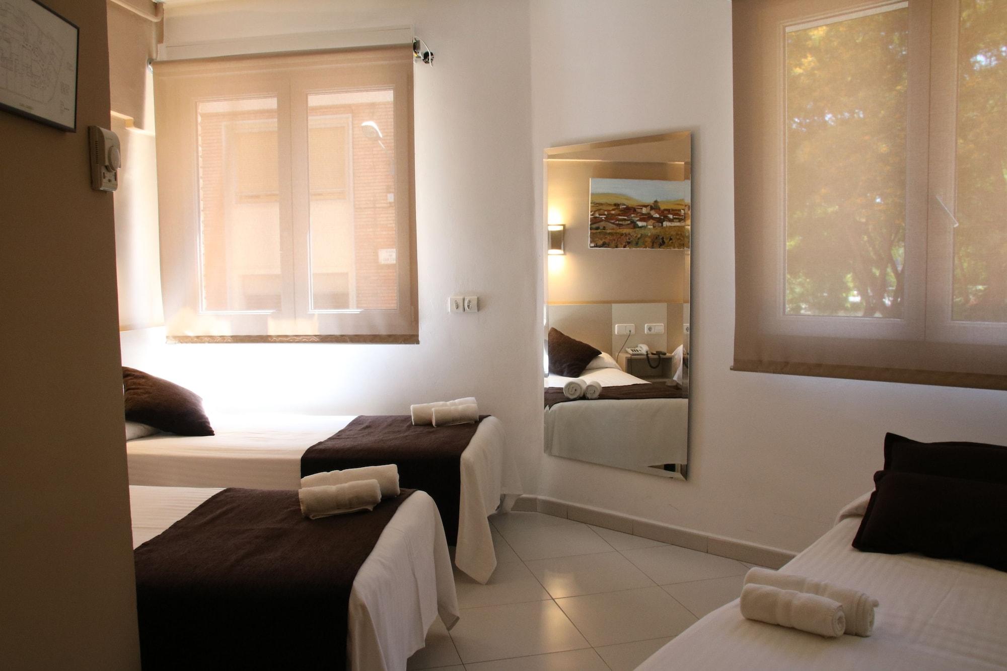Hotell Travessera 2*