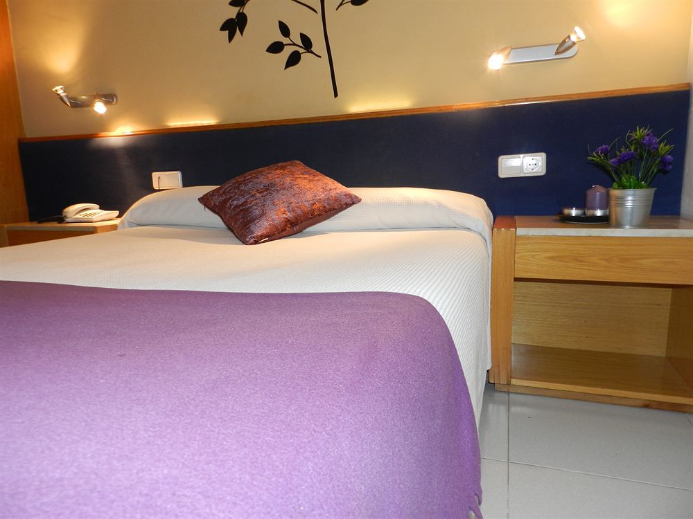 Hotell Travessera 2*